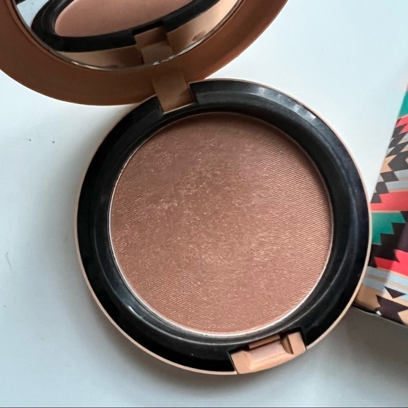 Mac Cosmetics Vibe Tribe Collection Creme Bronzer, Firebrush Limited Edition - Picture 4 of 7